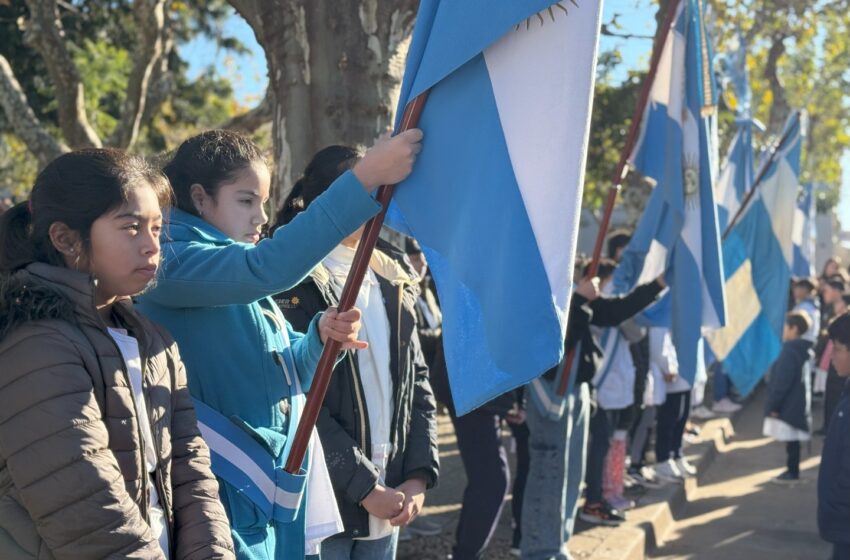  PROMETIERON FIDELIDAD A LA BANDERA NACIONAL 447 ESTUDIANTES